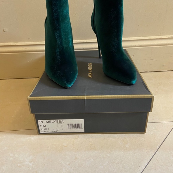 Ava and Aiden forest green velvet heeled booties - Picture 2 of 3